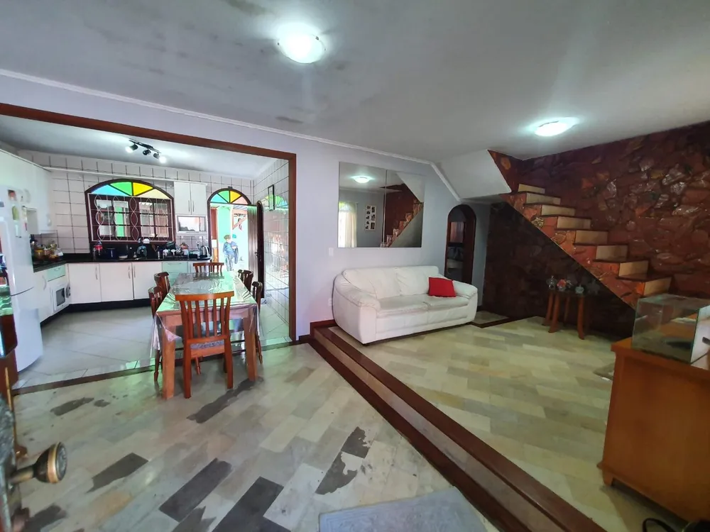 Casa, 4 quartos, 230 m² - Foto 2