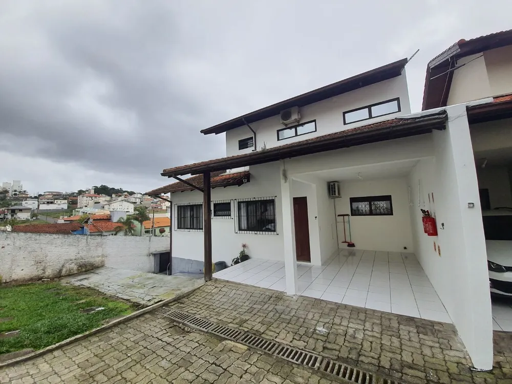 Casa, 4 quartos, 200 m² - Foto 1