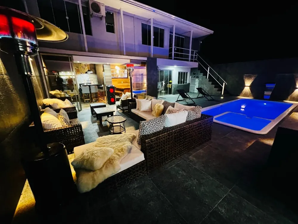 Casa, 4 quartos, 188 m² - Foto 1