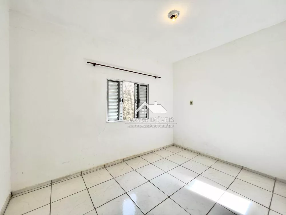 Casa à venda com 2 quartos, 106m² - Foto 2