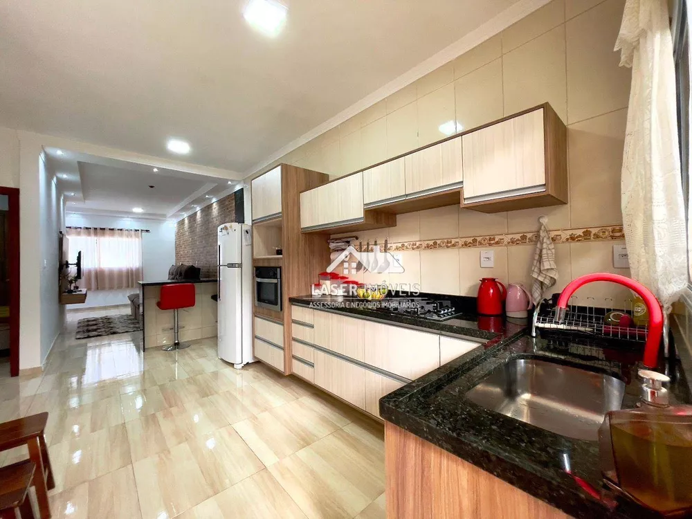 Casa à venda com 2 quartos, 100m² - Foto 1