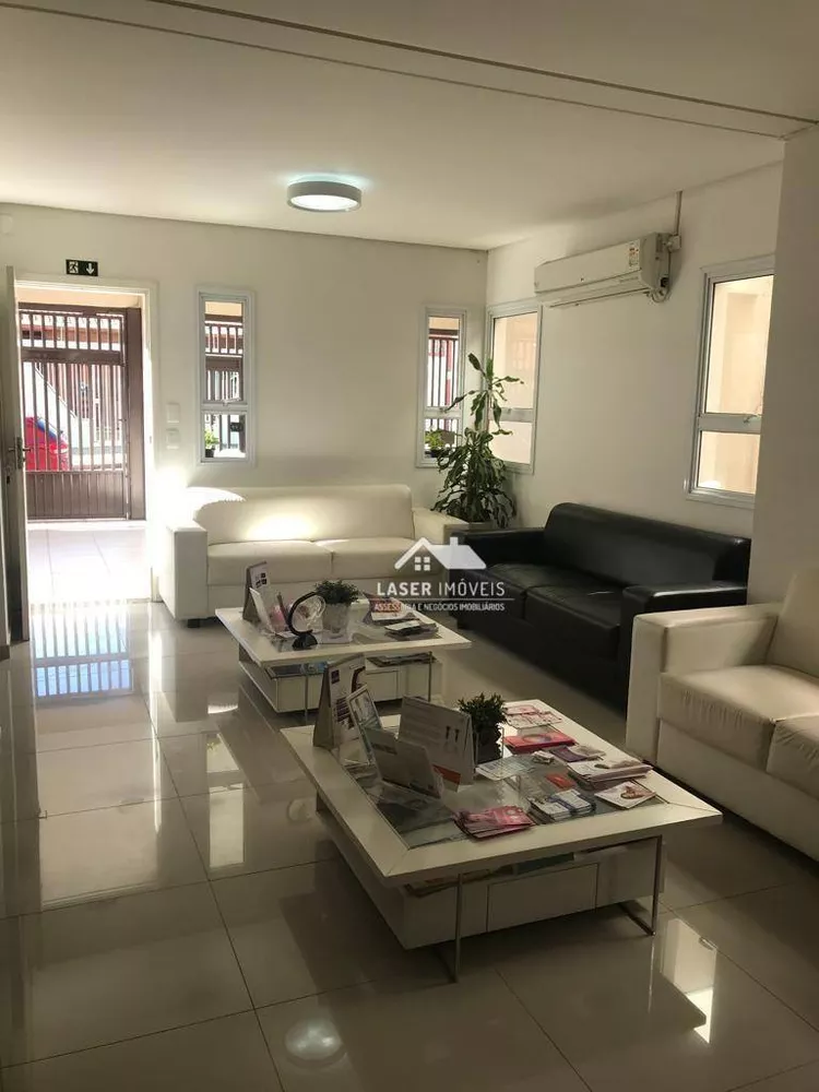 Casa à venda com 4 quartos, 224m² - Foto 1