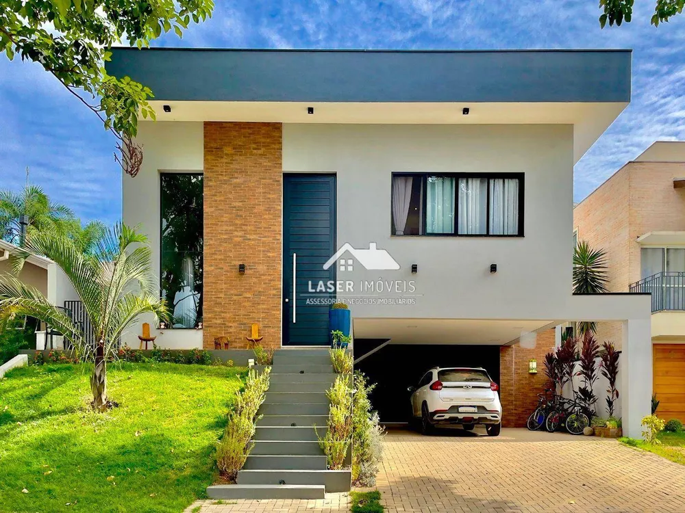 Casa de Condomínio à venda com 4 quartos, 256m² - Foto 1