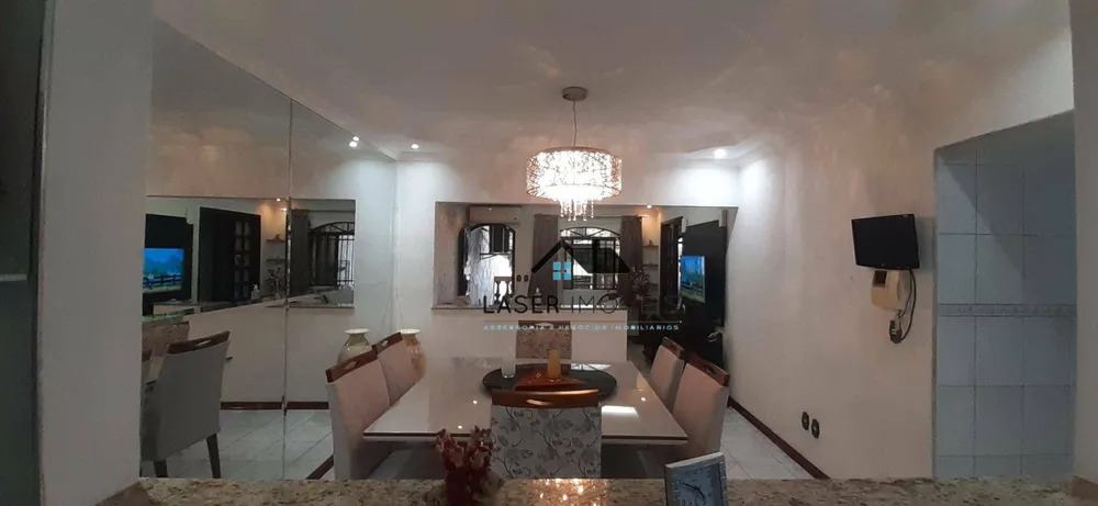 Casa, 3 quartos, 229 m² - Foto 2
