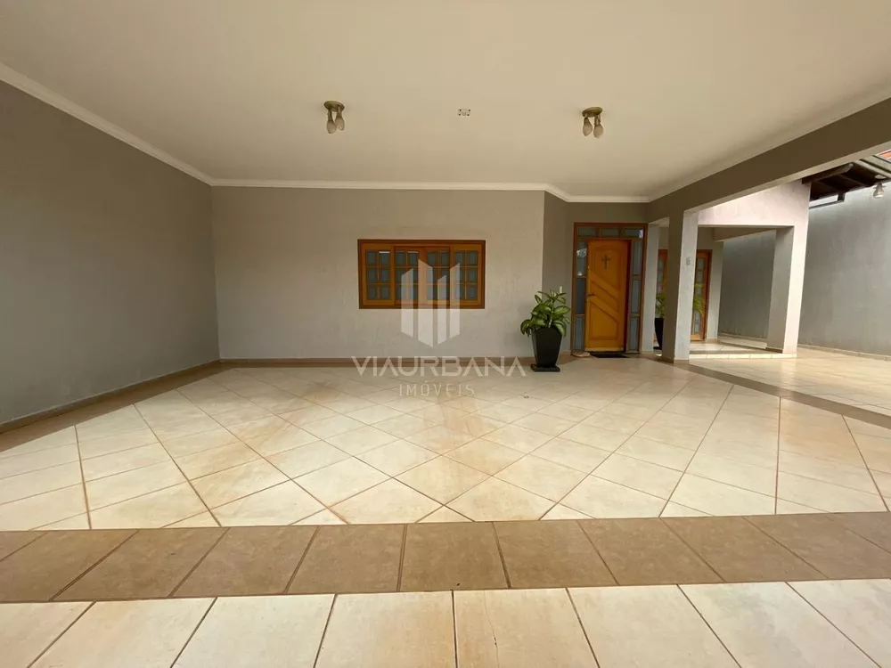 Casa à venda com 3 quartos, 360m² - Foto 1