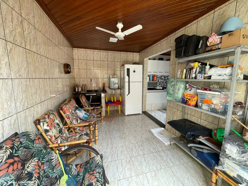 Casa à venda com 3 quartos, 200m² - Foto 1