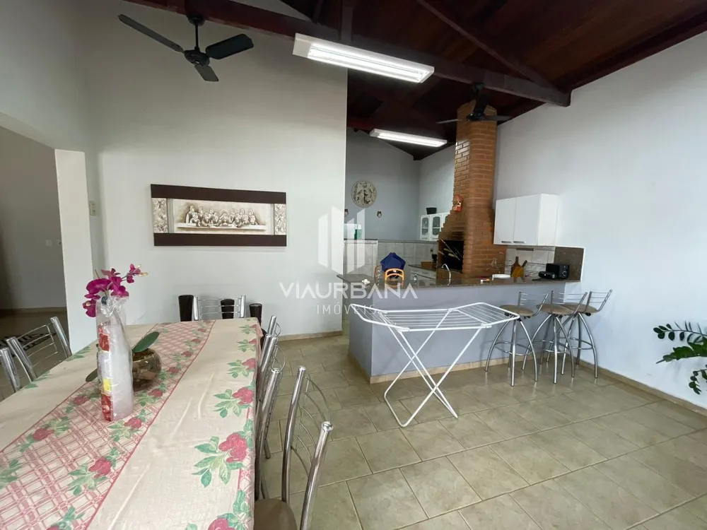 Casa, 3 quartos, 245 m² - Foto 1