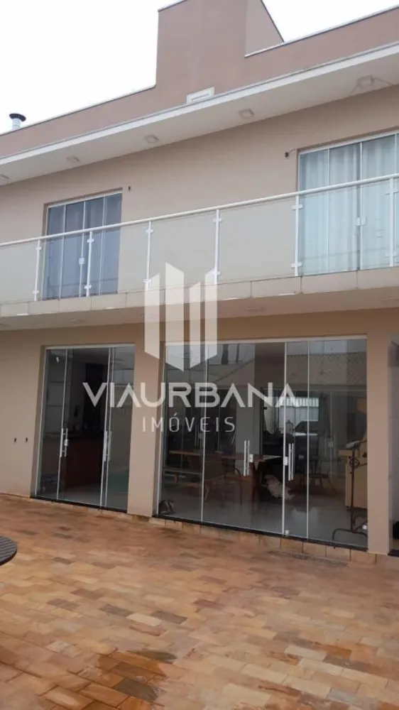 Casa, 3 quartos, 240 m² - Foto 1
