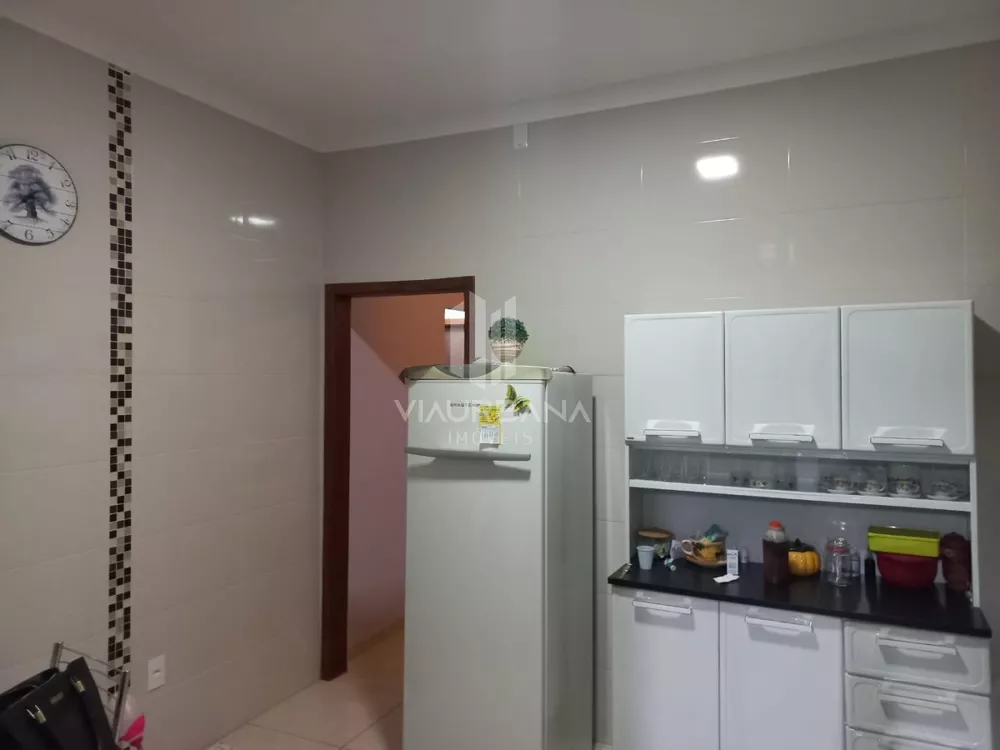 Casa à venda com 2 quartos, 360m² - Foto 1