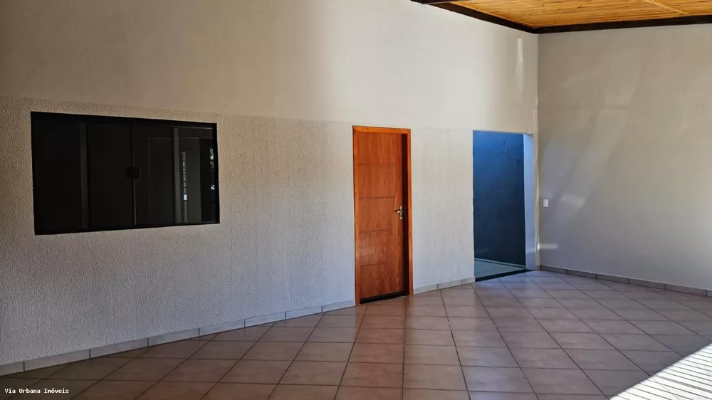 Casa à venda com 4 quartos, 200m² - Foto 2