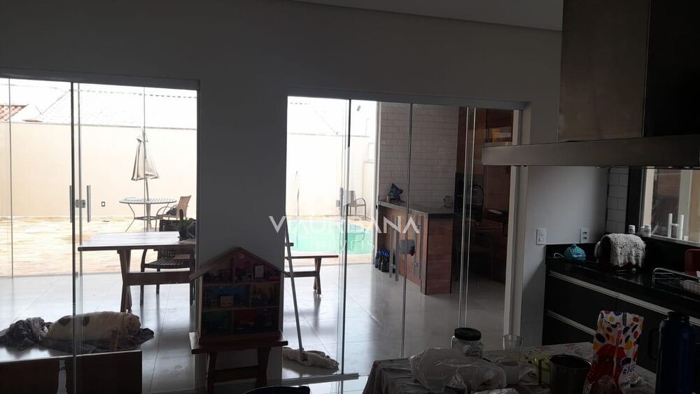 Casa à venda com 3 quartos, 250m² - Foto 3