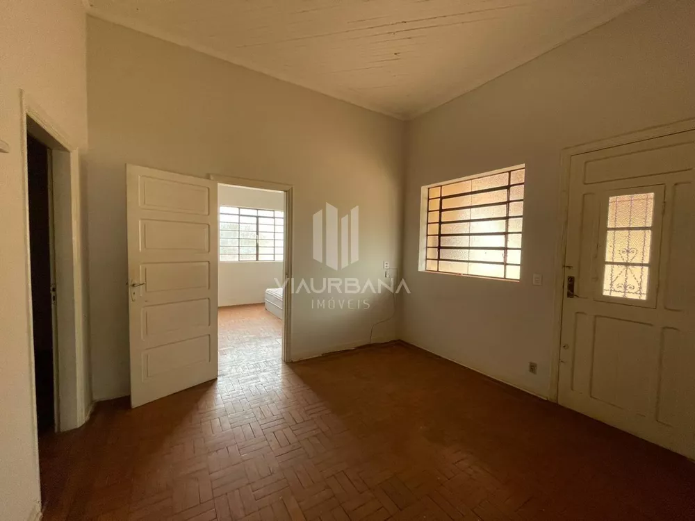 Casa à venda com 3 quartos, 680m² - Foto 1