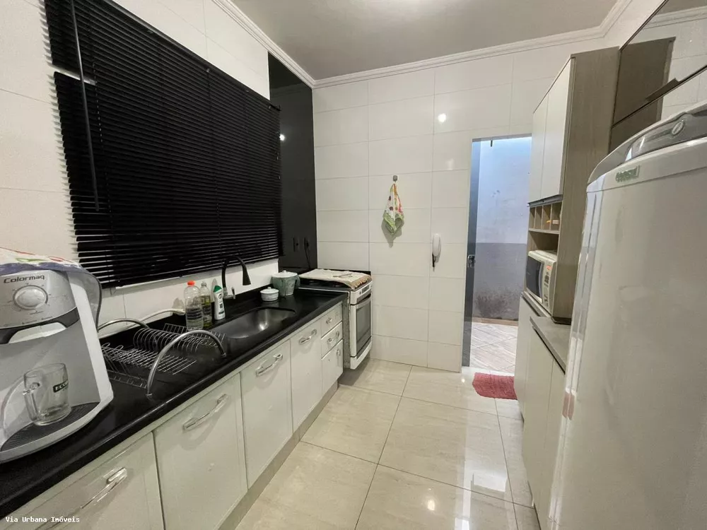 Casa à venda com 2 quartos, 140m² - Foto 4