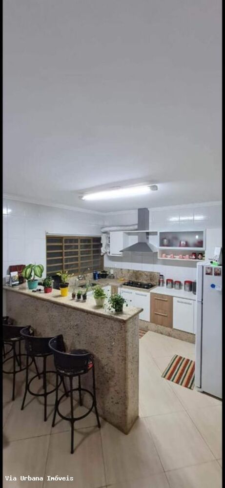 Casa, 3 quartos, 200 m² - Foto 1