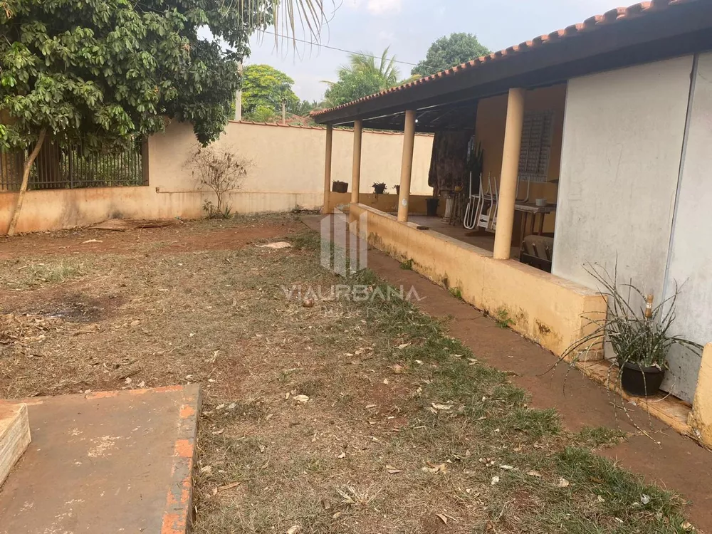 Casa à venda com 1 quarto, 600m² - Foto 2