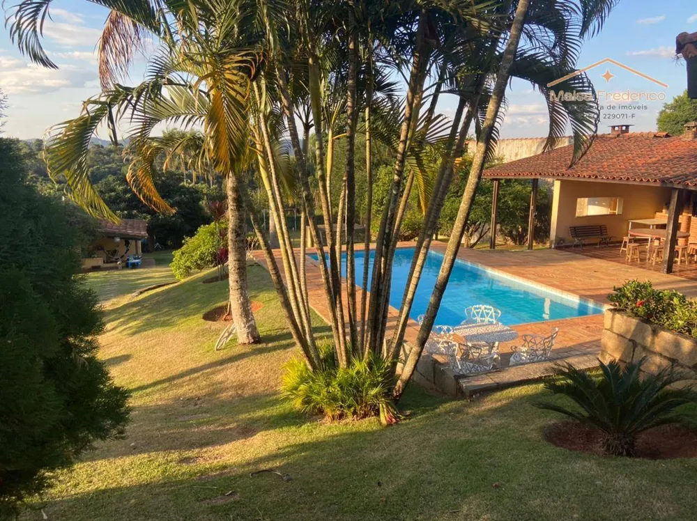 Chácara, 3 quartos, 1623 m² - Foto 1