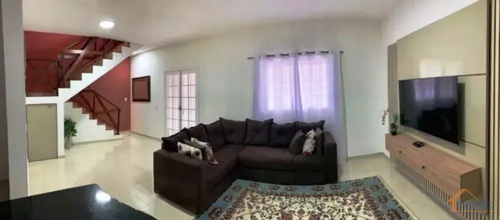 Casa à venda com 4 quartos, 178m² - Foto 1