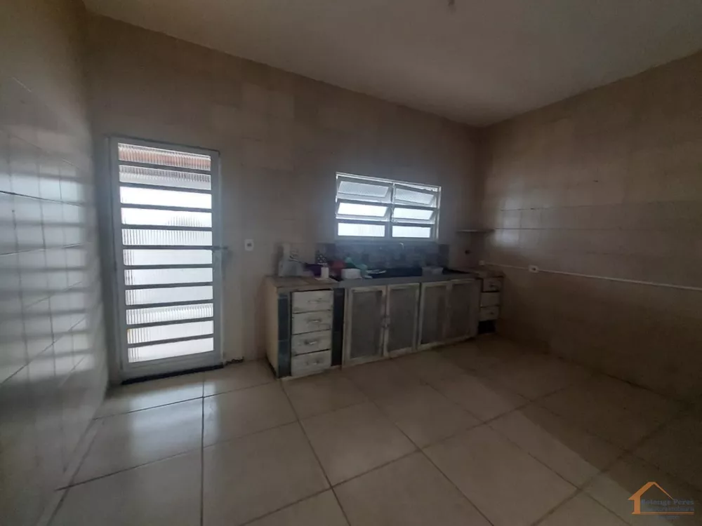 Casa para alugar com 2 quartos, 15m² - Foto 3