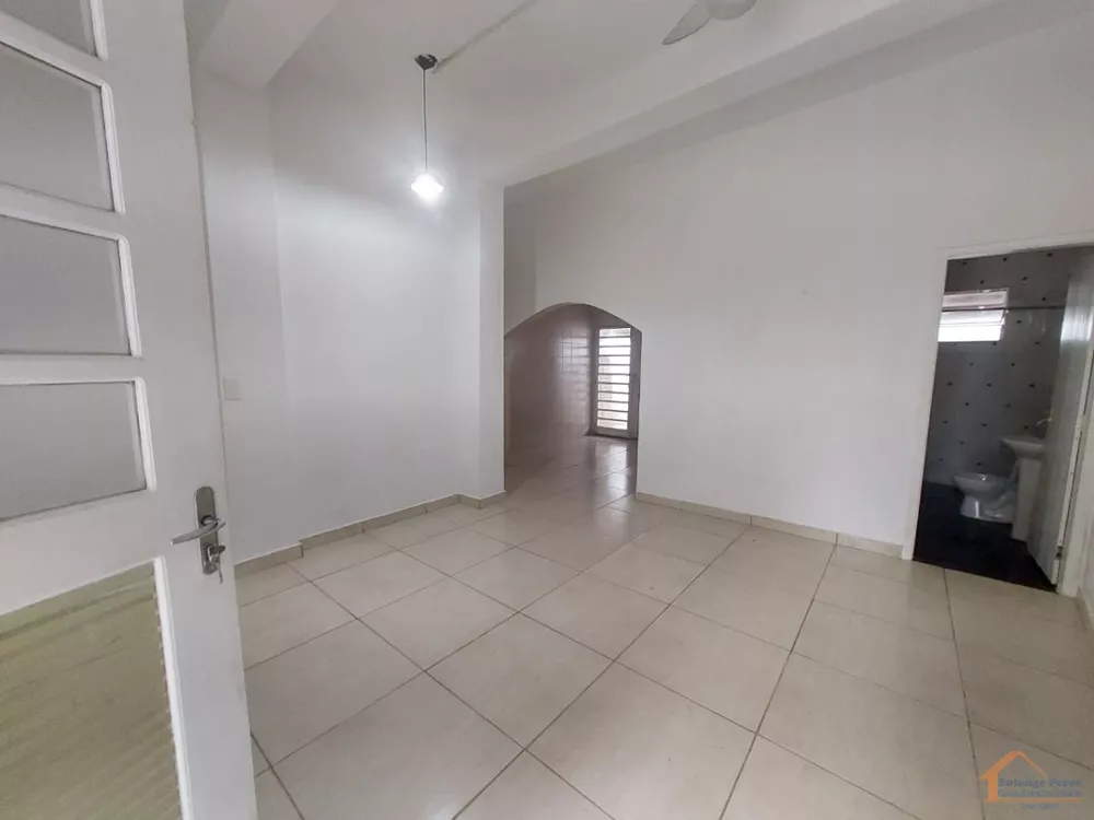 Casa para alugar com 2 quartos, 15m² - Foto 1