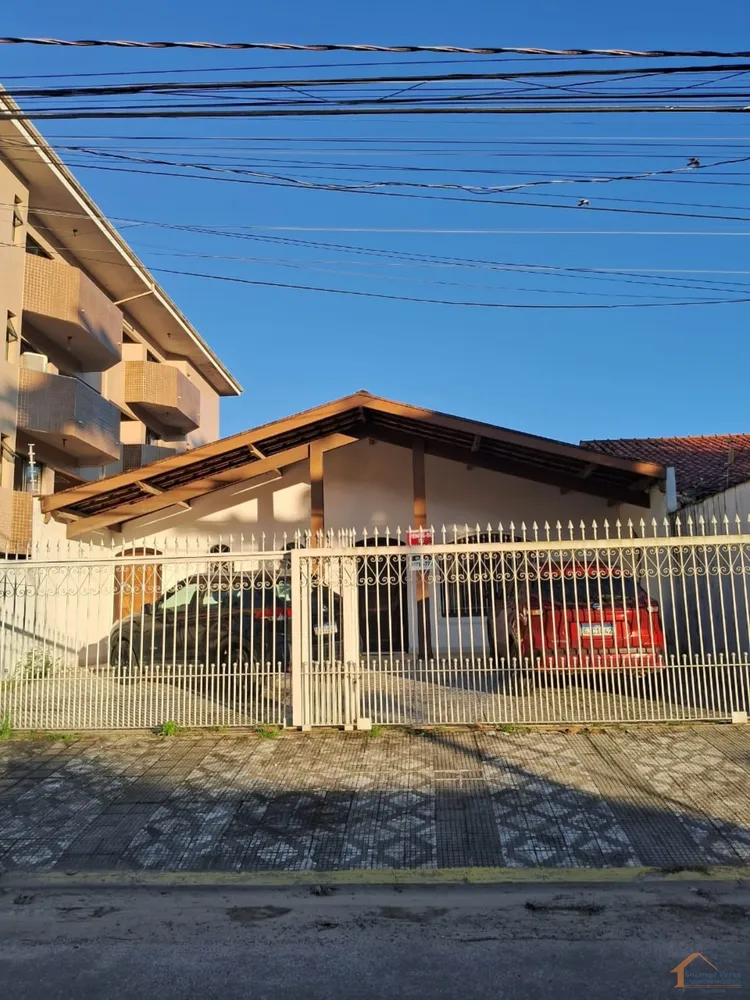 Casa, 4 quartos, 200 m² - Foto 1