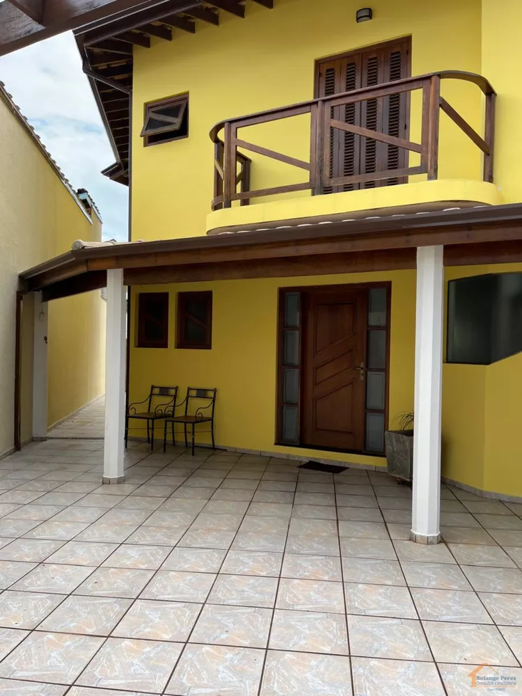 Sobrado à venda com 6 quartos, 375m² - Foto 1