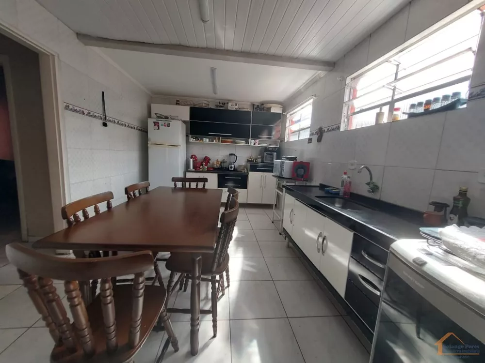 Casa à venda com 3 quartos, 240m² - Foto 8