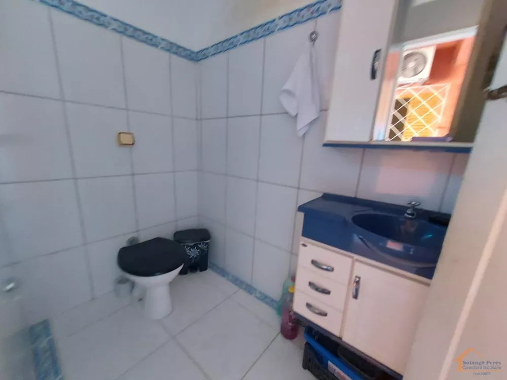 Casa à venda com 3 quartos, 240m² - Foto 2