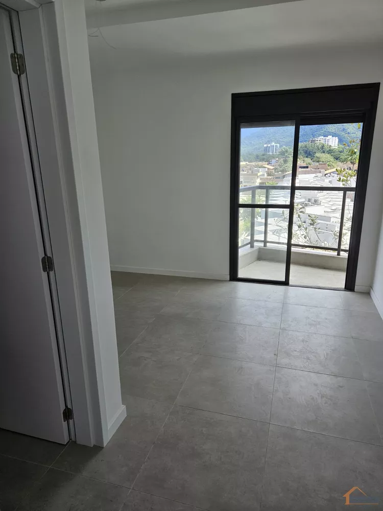 Apartamento à venda com 2 quartos, 77m² - Foto 1