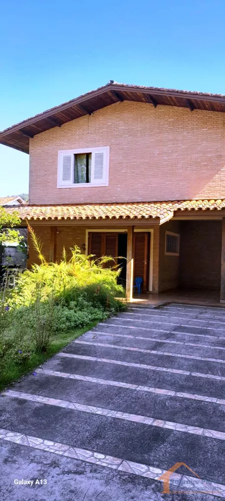 Casa à venda com 6 quartos, 800m² - Foto 2