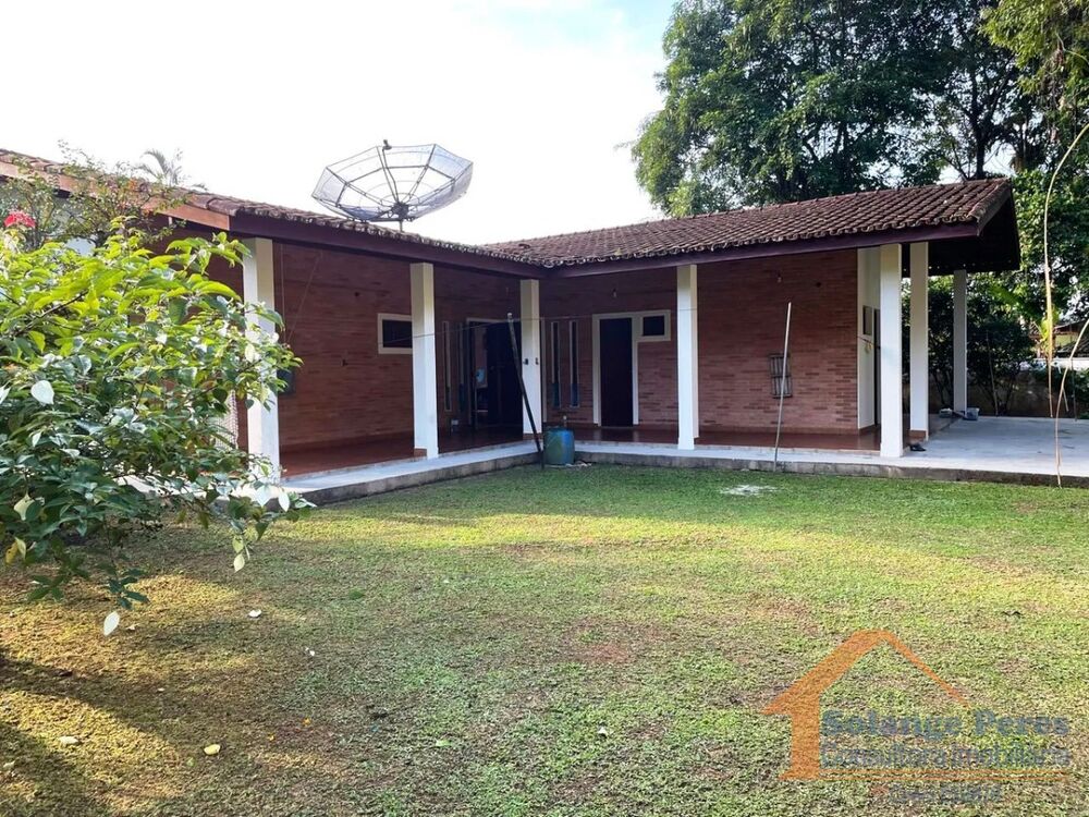 Casa à venda com 4 quartos, 241m² - Foto 1