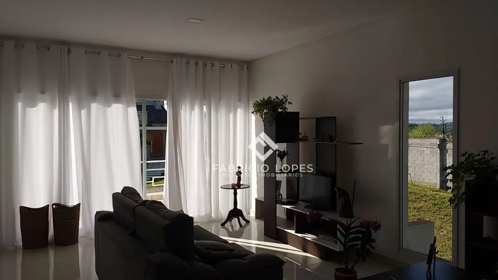 Casa, 3 quartos, 211 m² - Foto 2