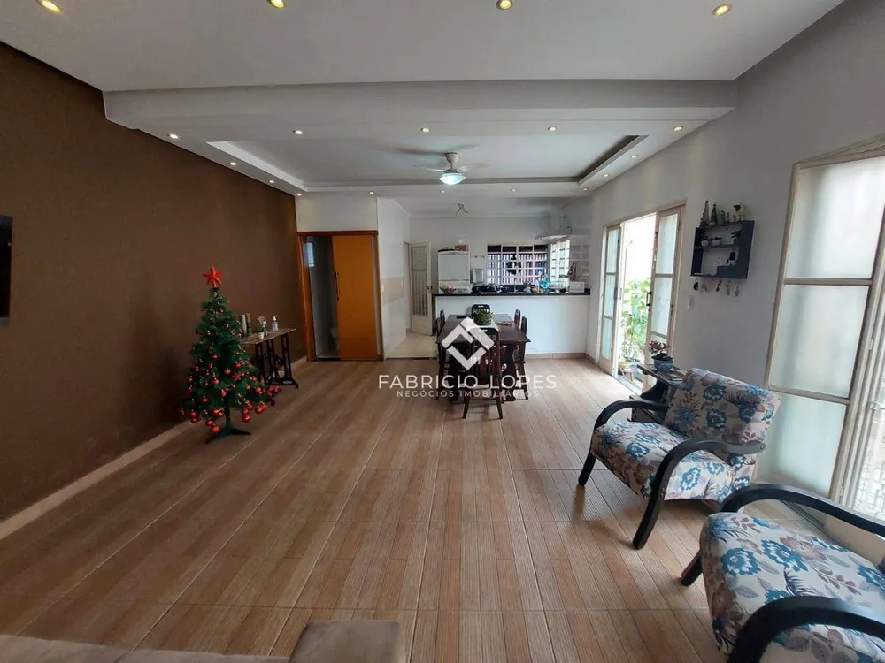 Casa, 3 quartos, 206 m² - Foto 2