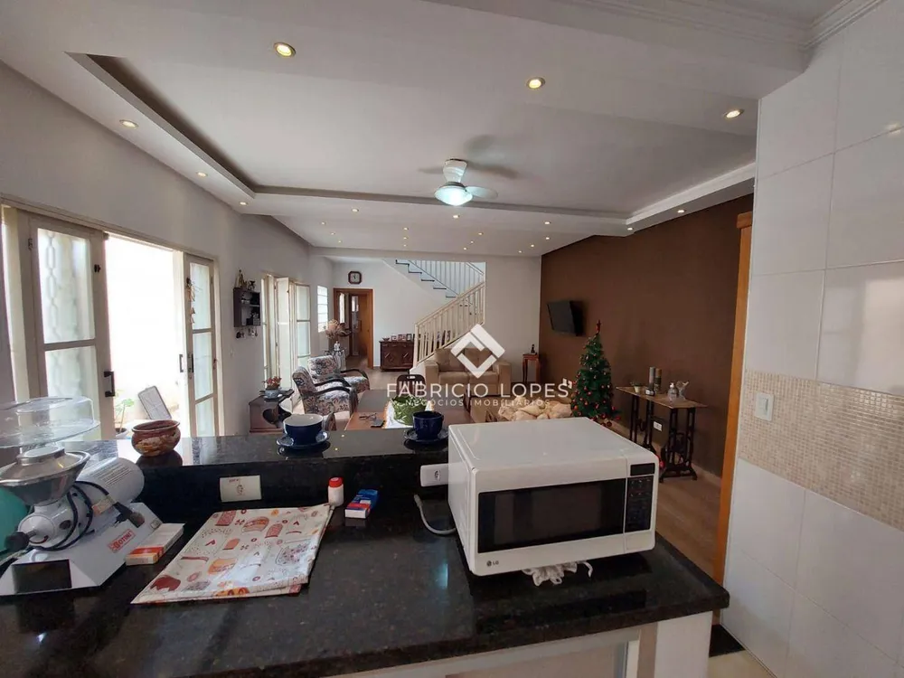 Casa, 3 quartos, 206 m² - Foto 1