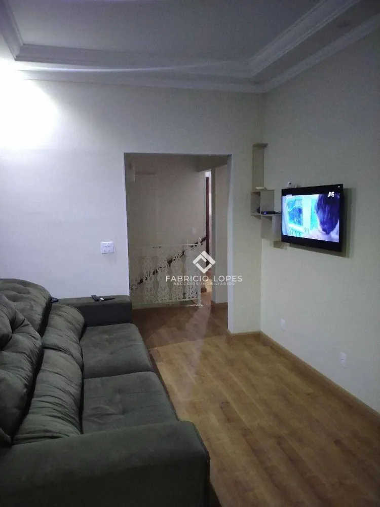 Casa, 4 quartos, 180 m² - Foto 1