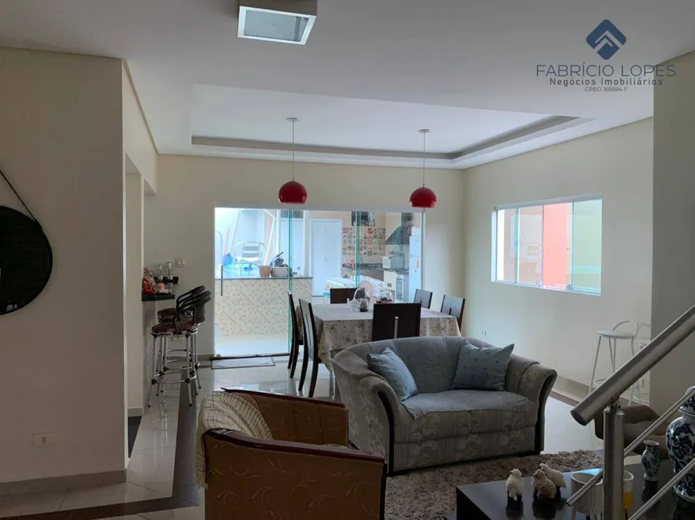 Casa, 3 quartos, 223 m² - Foto 1