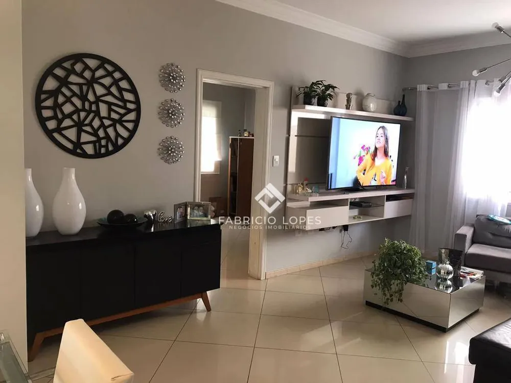 Casa, 3 quartos, 230 m² - Foto 1