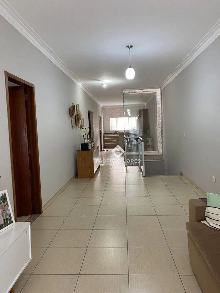 Casa, 3 quartos, 211 m² - Foto 2