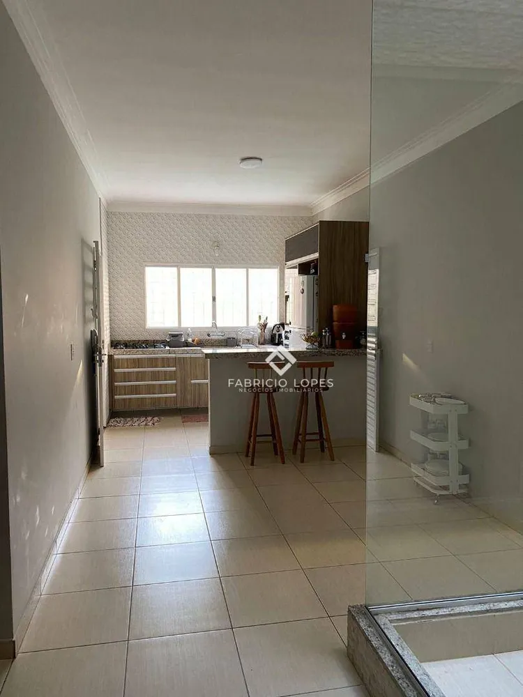 Casa, 4 quartos, 222 m² - Foto 2