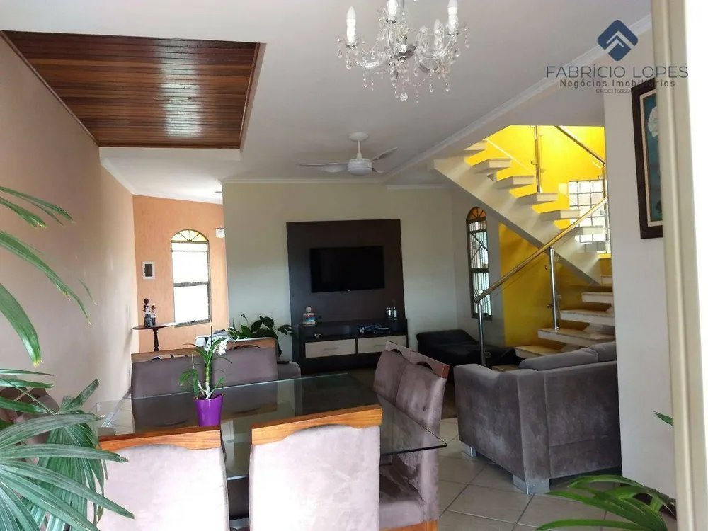 Casa, 3 quartos, 190 m² - Foto 1