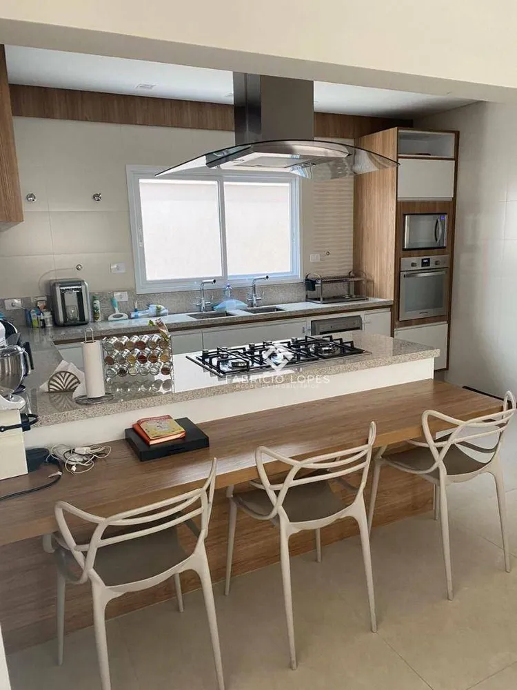 Casa, 4 quartos, 223 m² - Foto 1