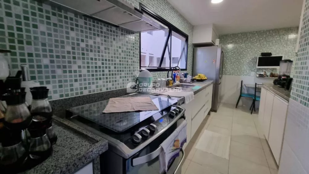 Apartamento à venda com 3 quartos, 256m² - Foto 2