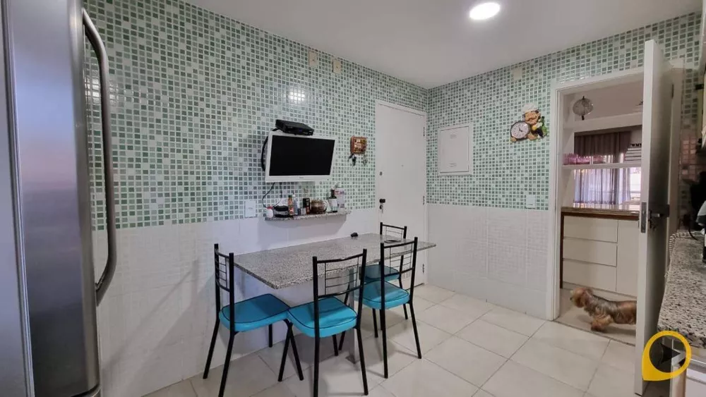 Apartamento à venda com 3 quartos, 256m² - Foto 3