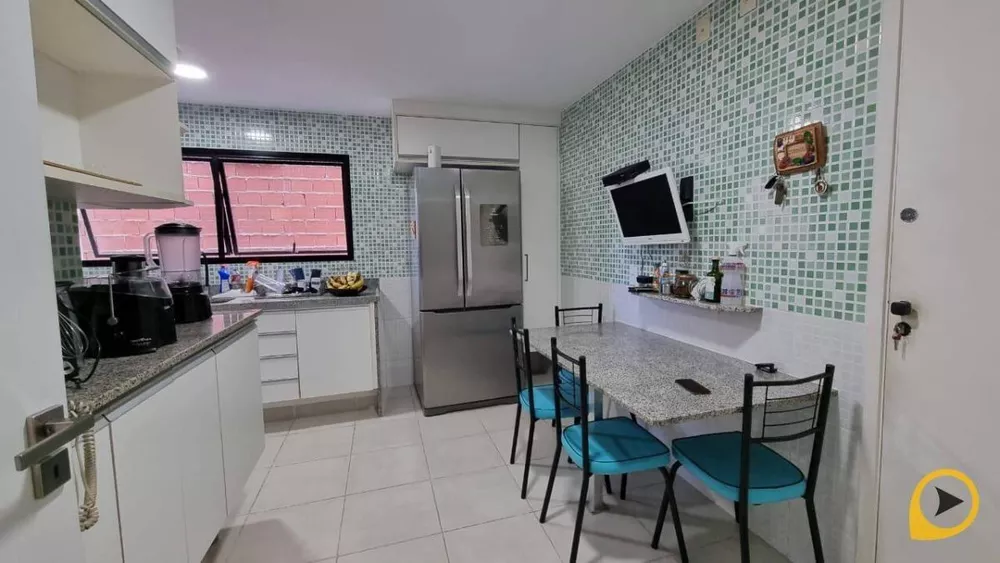 Apartamento à venda com 3 quartos, 256m² - Foto 4