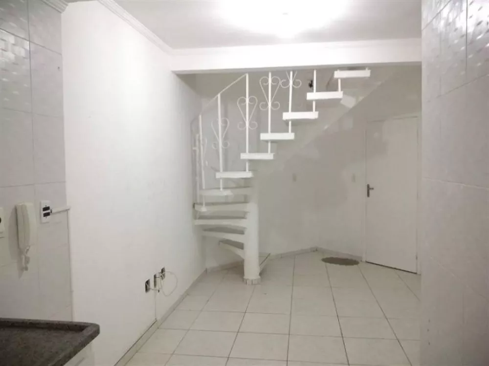 Sobrado para alugar com 2 quartos, 66m² - Foto 2