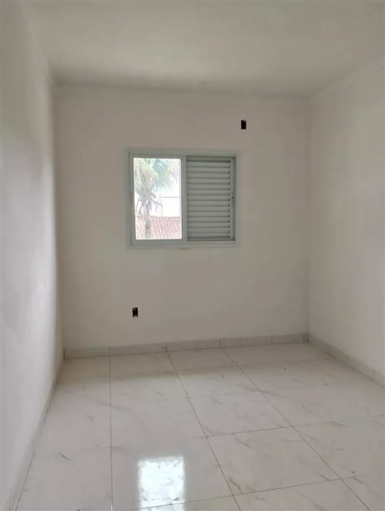 Casa à venda com 2 quartos, 60m² - Foto 2