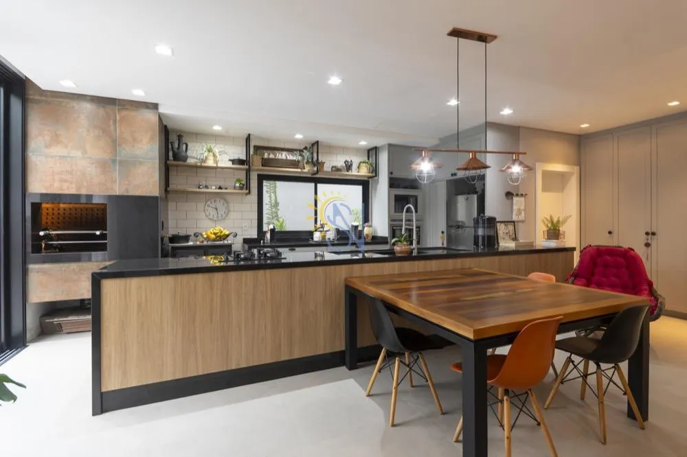Sobrado, 3 quartos, 296 m² - Foto 1