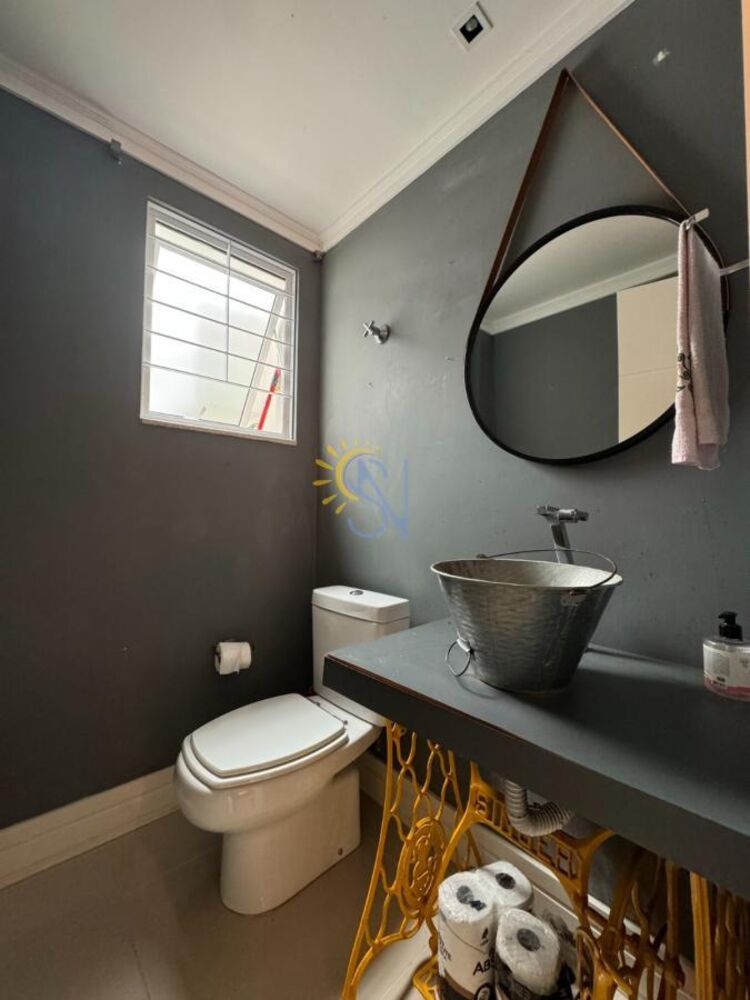 Sobrado à venda com 3 quartos, 180m² - Foto 1