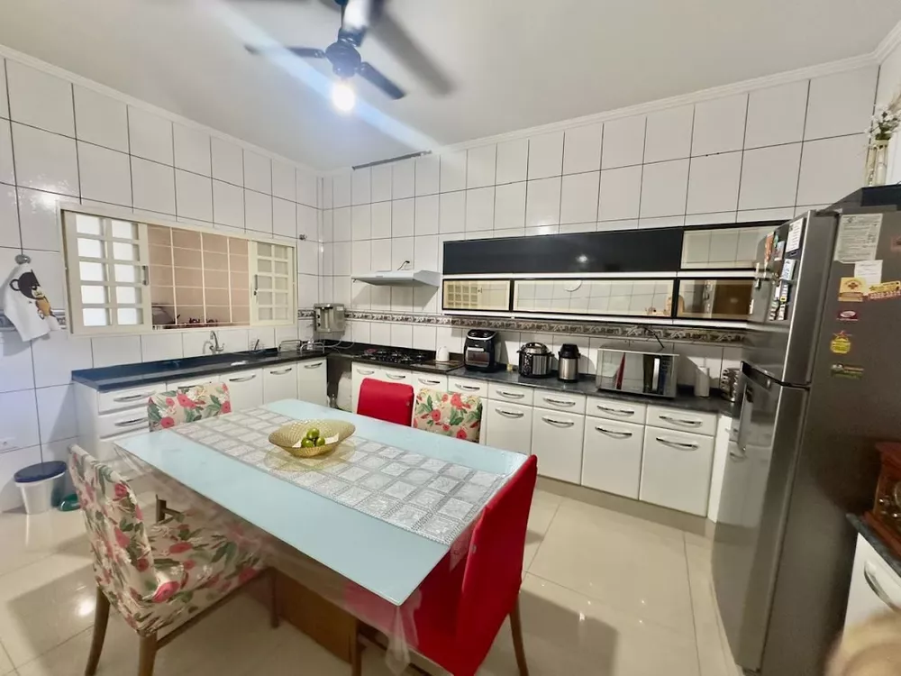 Casa, 3 quartos, 253 m² - Foto 1