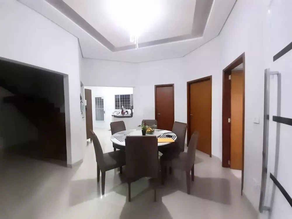 Casa, 3 quartos, 244 m² - Foto 2