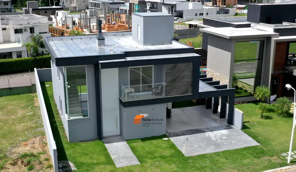 Casa, 4 quartos, 228 m² - Foto 1